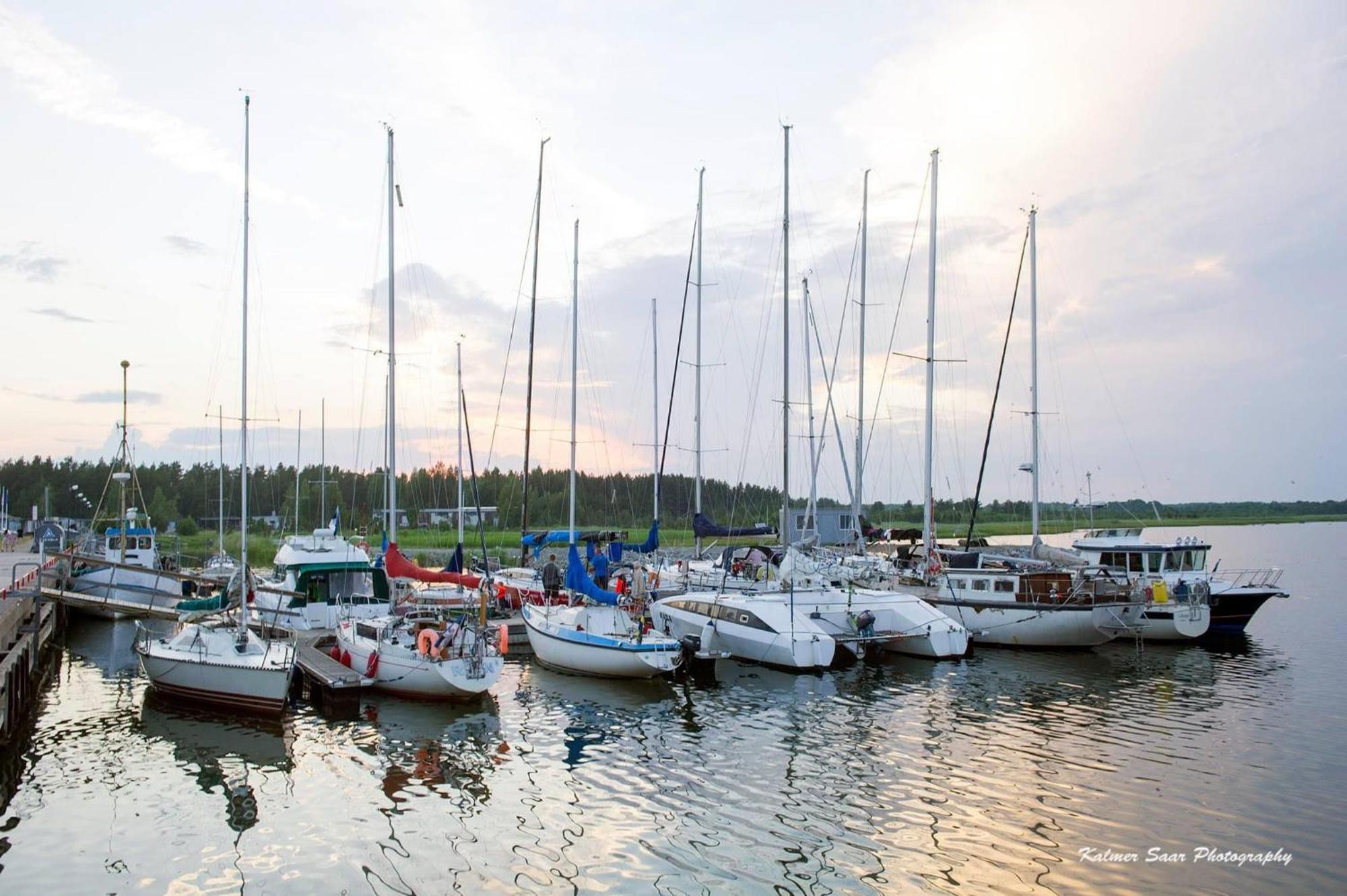 Lounaranna Harbour Accommodation Simisti エクステリア 写真